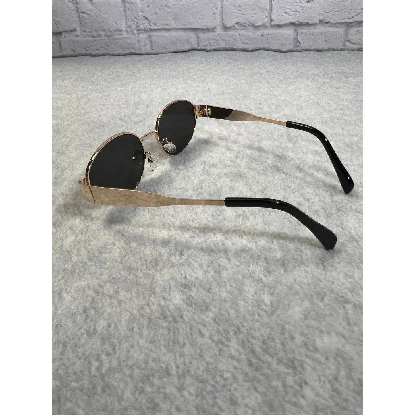 New Unbranded Gold Frame with Black Tint Sunglasses